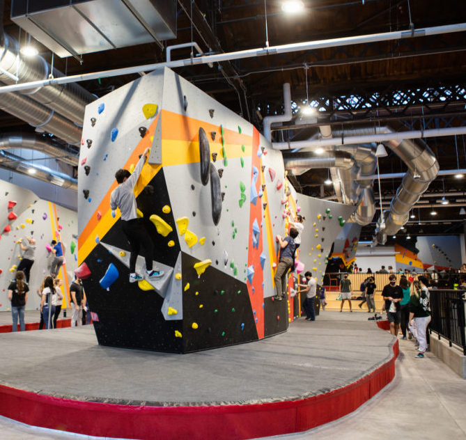 PITTSBURGH WELCOMES FA CLIMBING & FITNESS TO STATION SQUARE